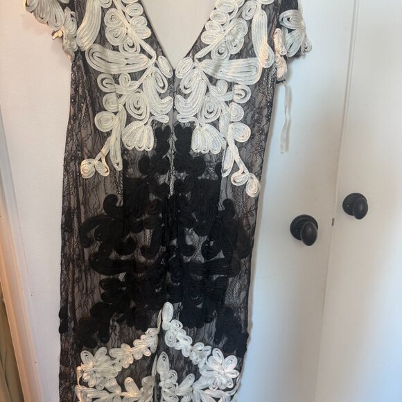 Black and White Evening Gown - Picture 2 of 3